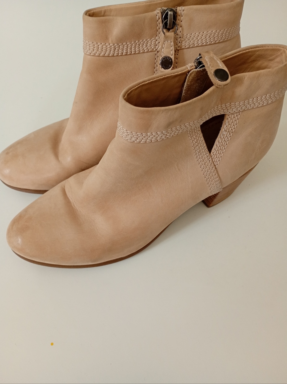 Geox ~Beige Leather Ankle Booties with Braided Trim (38.5)